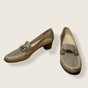 Amalfi by Rangooni Heeled Buckle Loafers Size 7